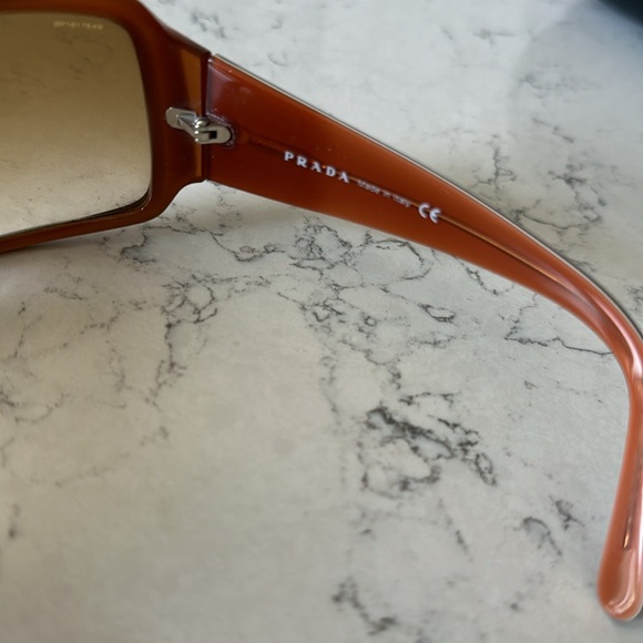 Prada - brown women’s sunglasses with case. - Picture 7 of 10